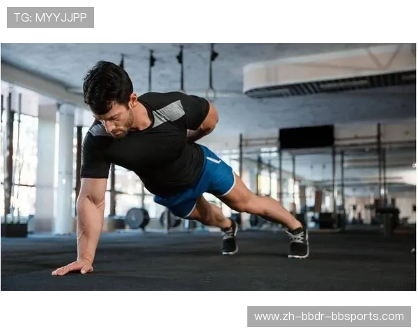 黄金胸肌锻造计划：器械选择与动作组合秘籍